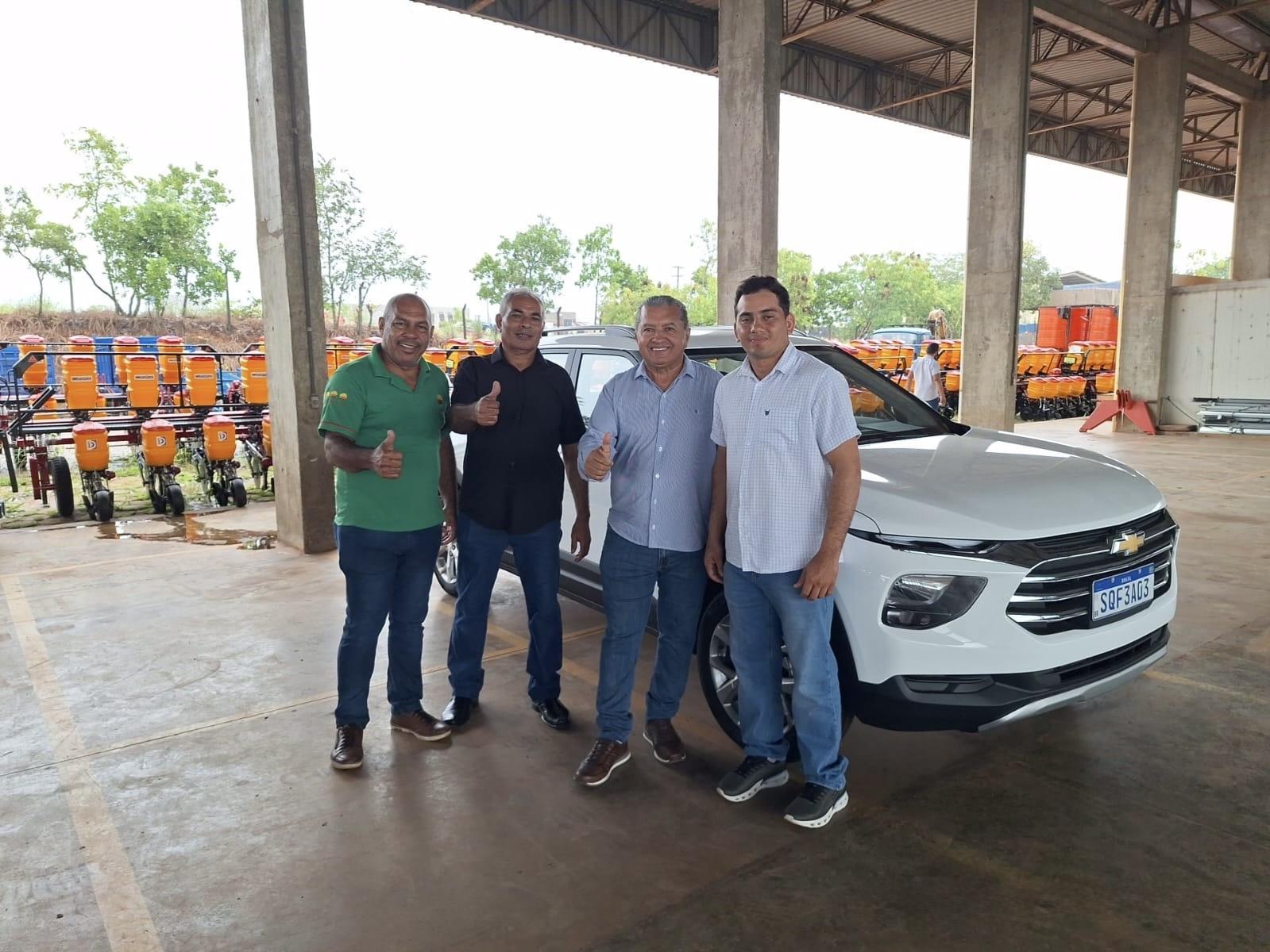 Barranco fortalece agricultura familiar com entrega de veículo ao Sindicato dos Trabalhadores Rurais de Juína
