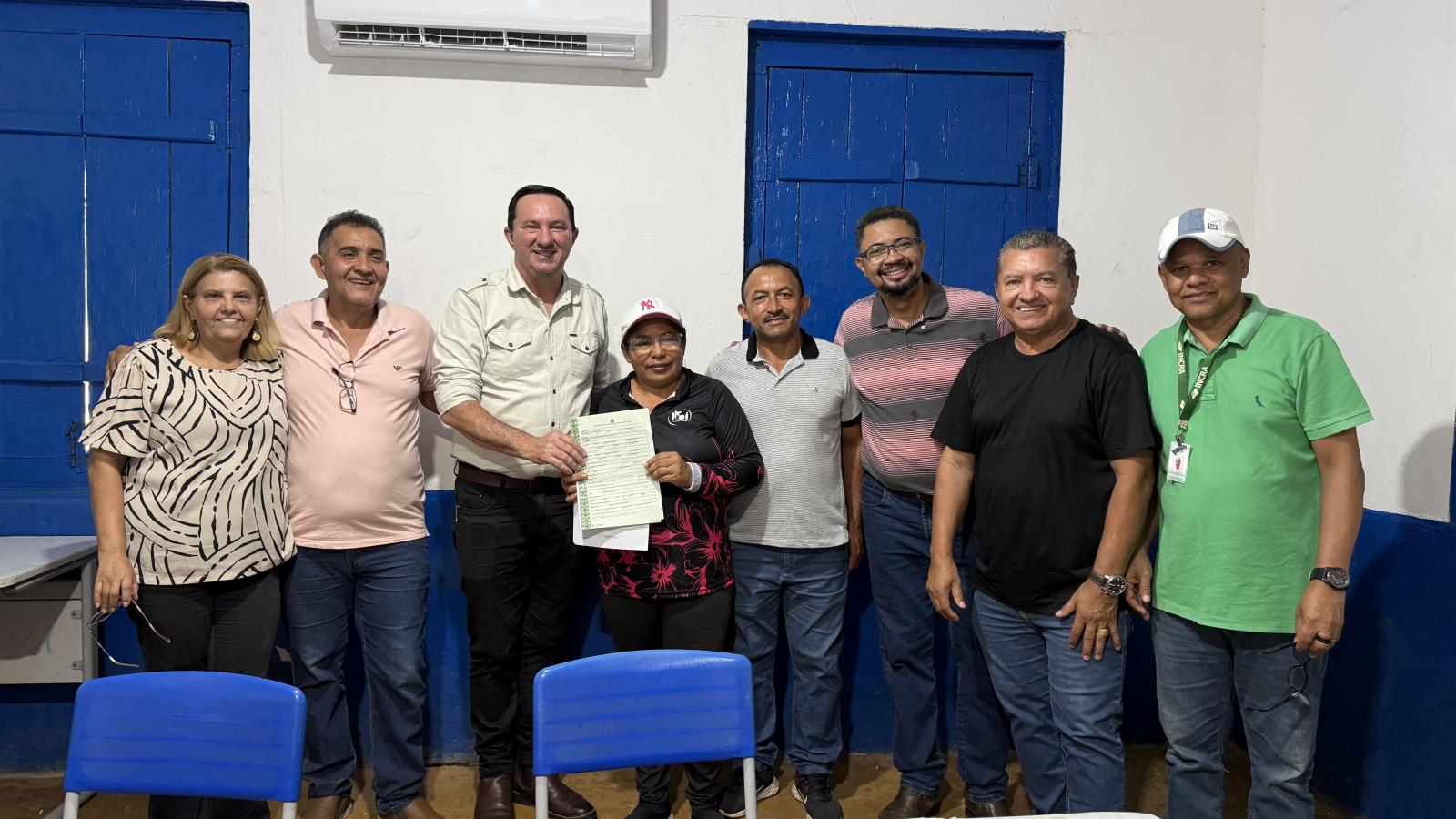 Barranco participa da entrega de 30 títulos definitivos a famílias do assentamento Agroana Giral, em Poconé