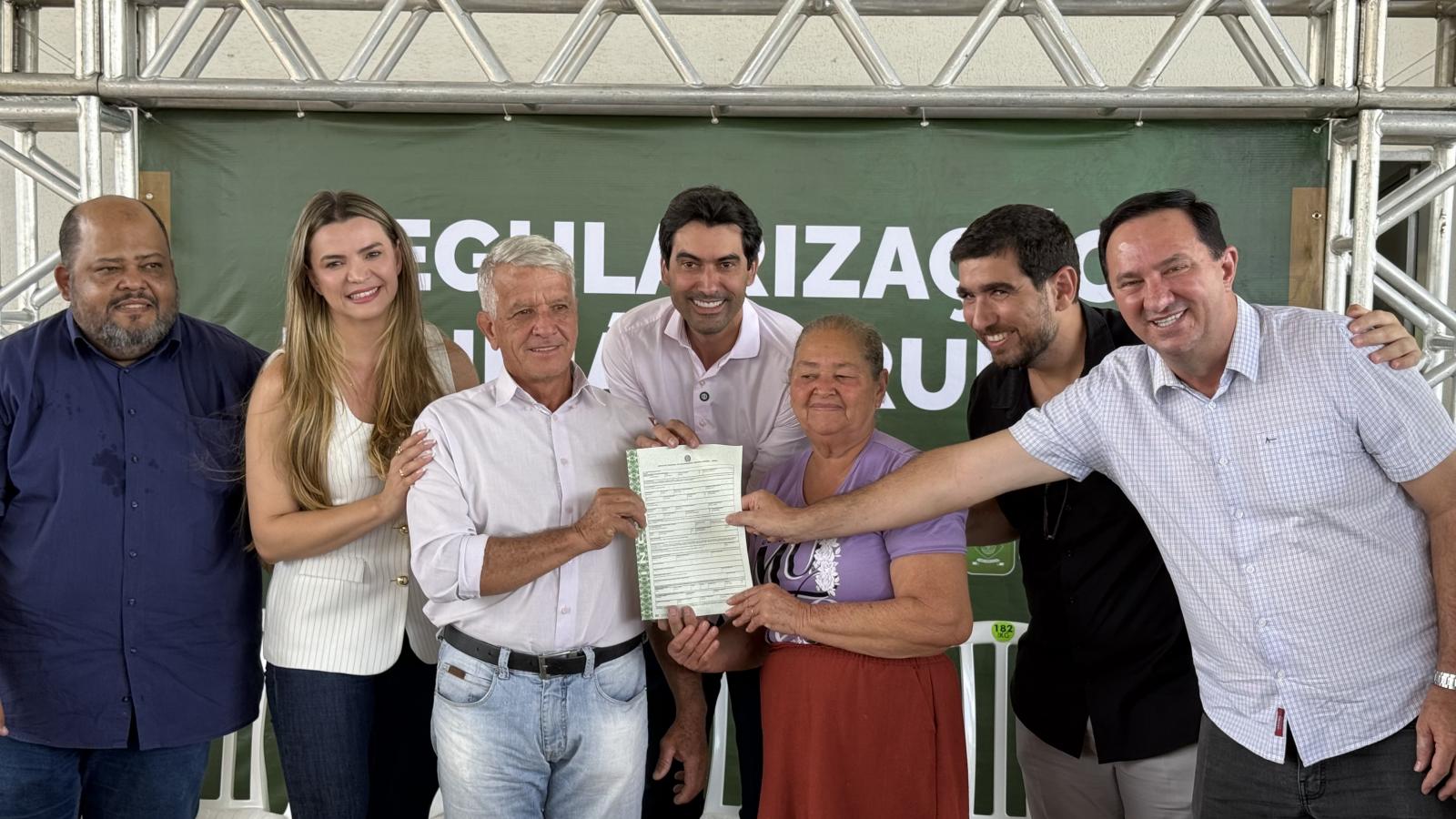 Barranco participa da entrega de títulos definitivos no assentamento Santo Antônio da Fartura, em Campo Verde