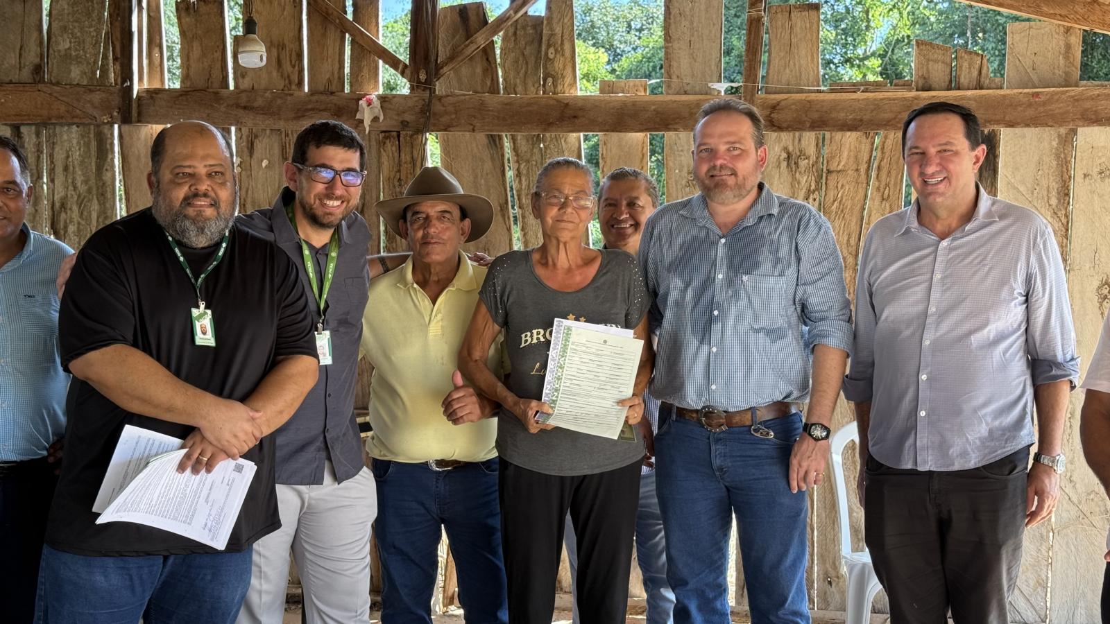 Deputado Valdir Barranco participa da entrega de 43 títulos definitivos a famílias do assentamento Pontal do Glória, em Santo Antônio do Leverger
